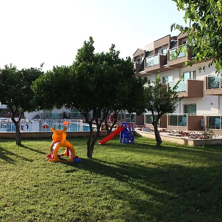 酒店 Monna Roza Garden 4*
